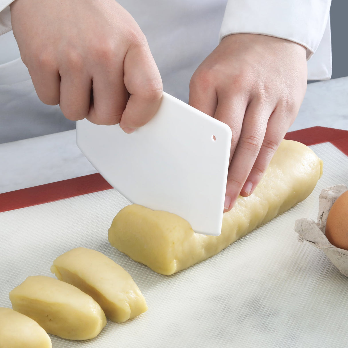 FLEXIBLE DOUGH SCRAPER
