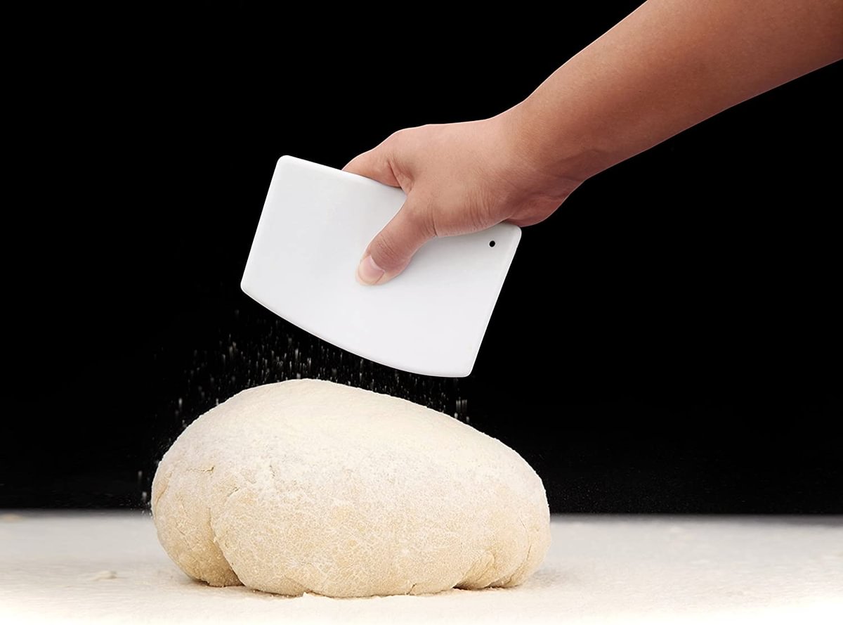 FLEXIBLE DOUGH SCRAPER