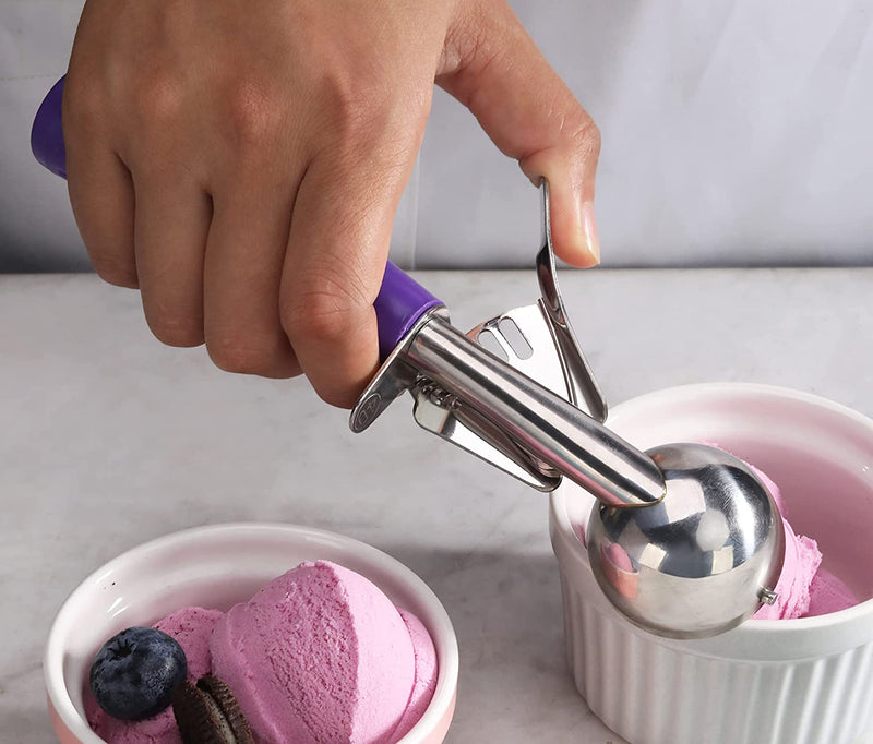 New Star Foodservice 34905 Commercial-Grade Thumb Press Food Disher/Ice Cream Scoop, 18/8 Stainless Steel, 0.875 oz, Size 40, Purple
