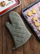 New Star Foodservice 32000 Commercial Grade Flame Retardant/Resistant Oven Mitts, up to 400F, 13-Inch, Set of 2